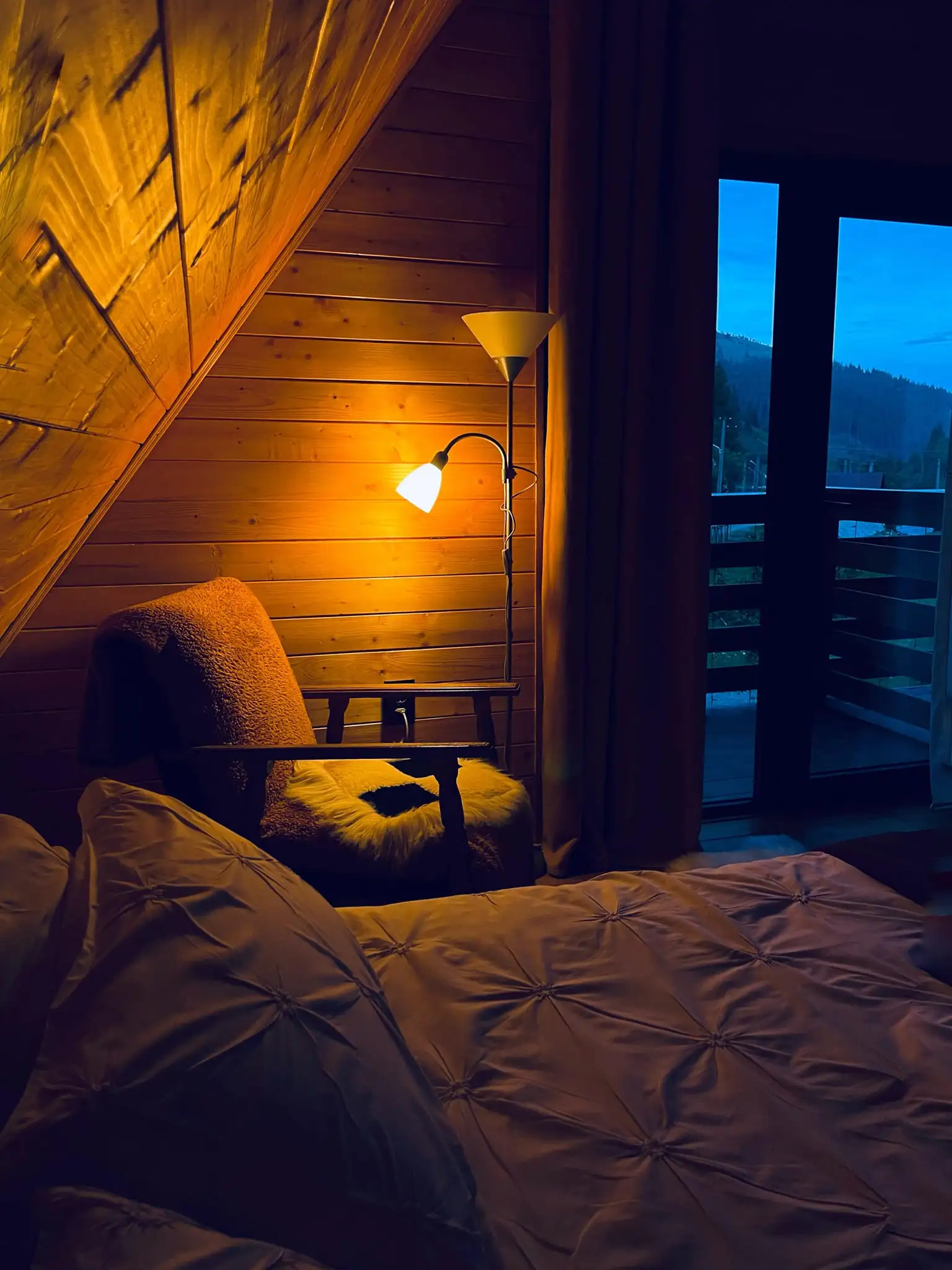 Interior responsive image